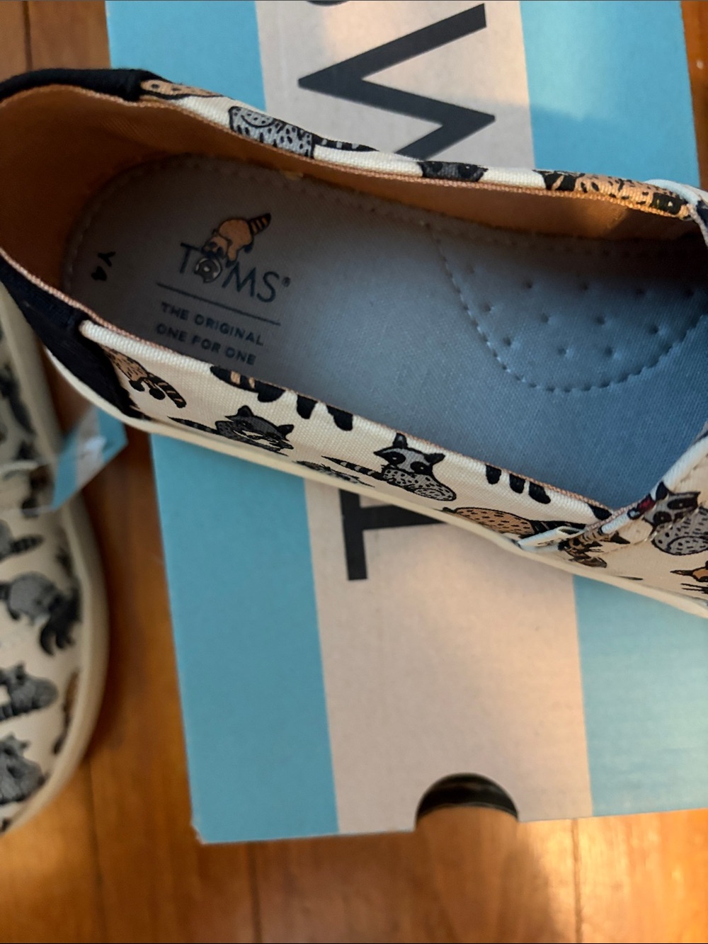 Toms Kids White Canvas Slip-On Shoes with Black and Brown Raccoon Print - Picture 4 of 6